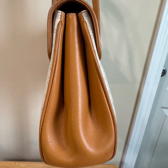 Gucci Micro Logo Tan and Cream Shoulder Bag - Picture 3 of 16